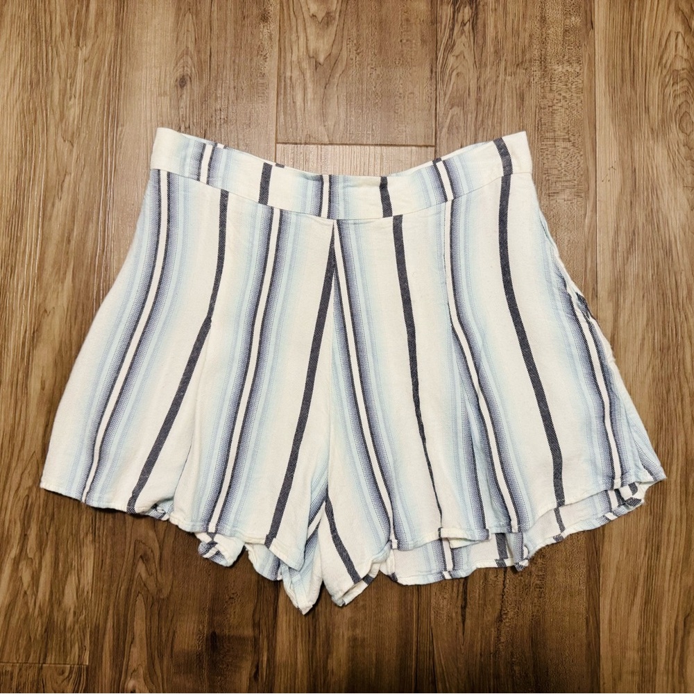 Show Me Your MuMu Striped Blue and White Women's Shorts. Size Medium.